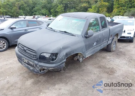 2000 Toyota Tundra Sr5 V8 z USA, uszkodzony, nr VIN 5TBBT4411YS016137